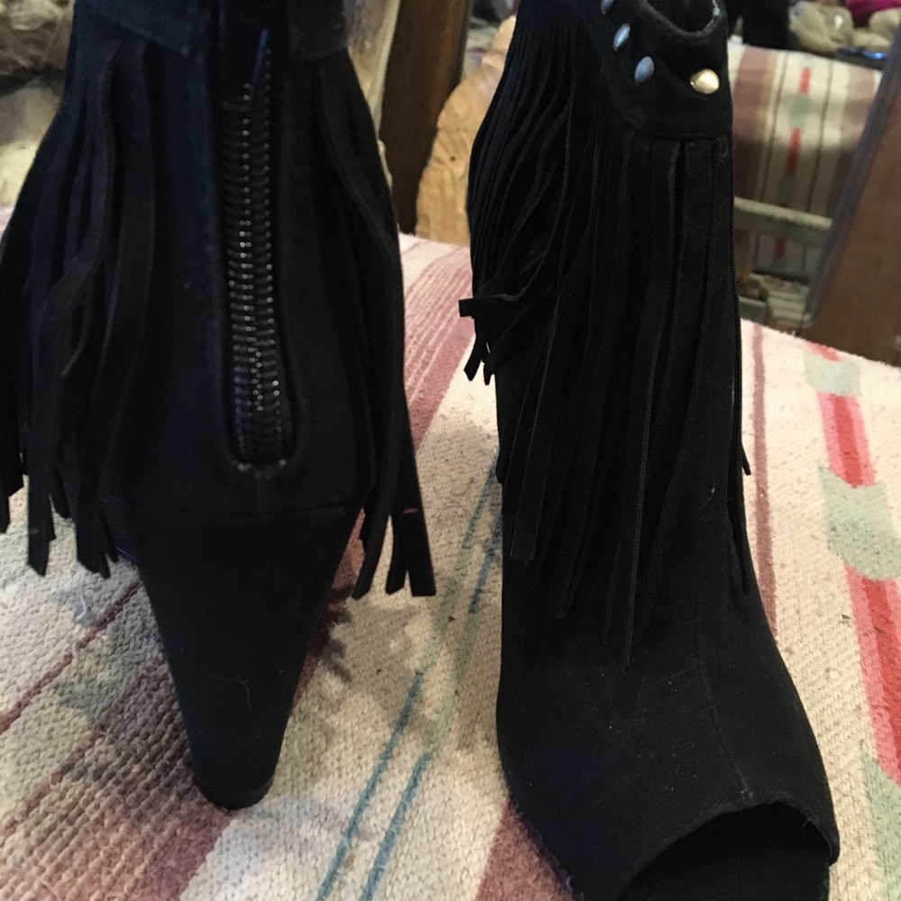 Shoes - Picture 2 of 3